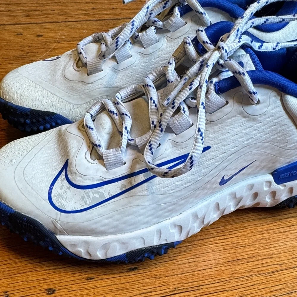 Nike Women’s Alpha Huarache Elite 4 Softball shoes - Picture 2 of 10